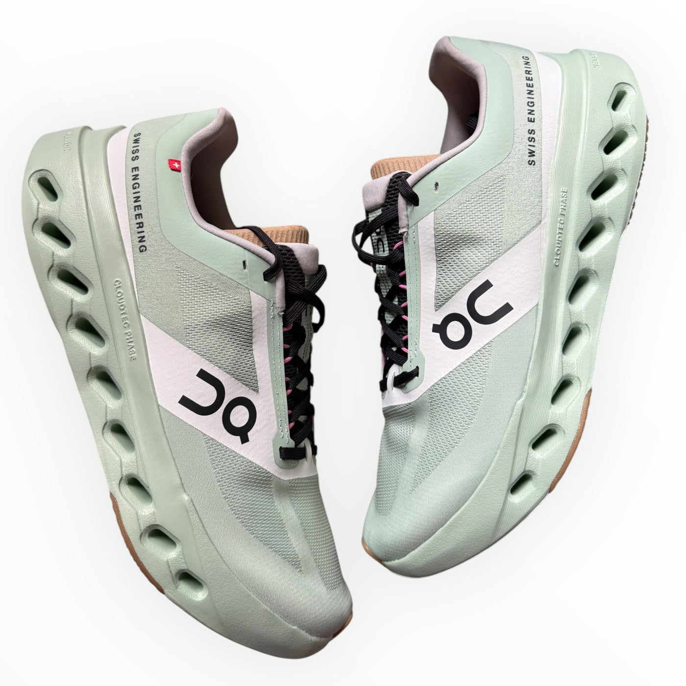 On Running Cloudsurfer “Mineral Almond”
