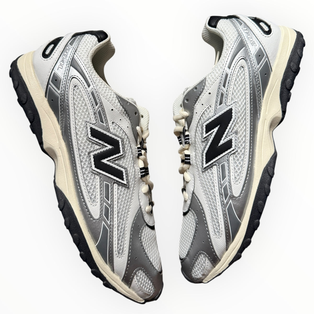 New Balance 204L “Silver Metallic Black”