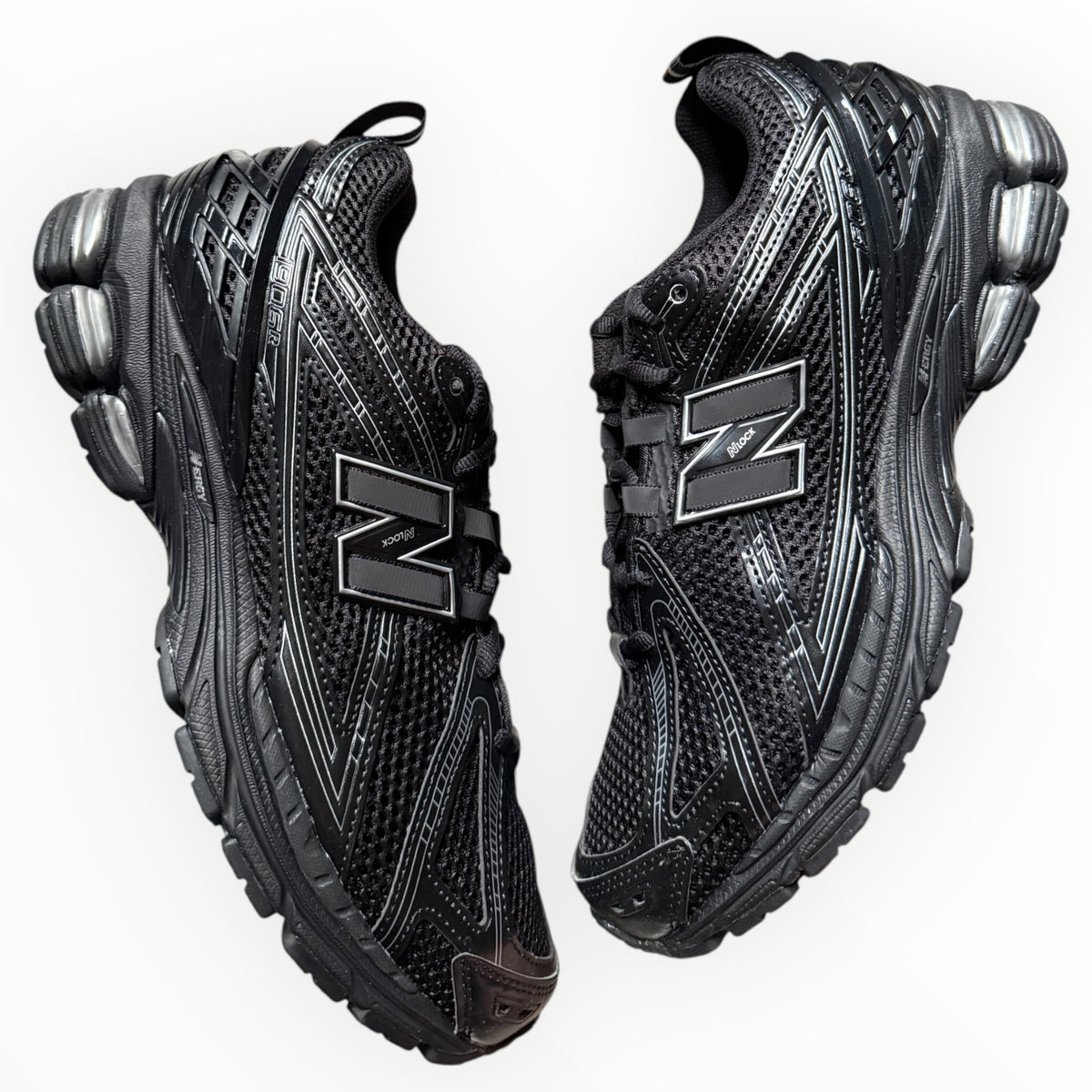New Balance 1906R “Black Metallic Silver”
