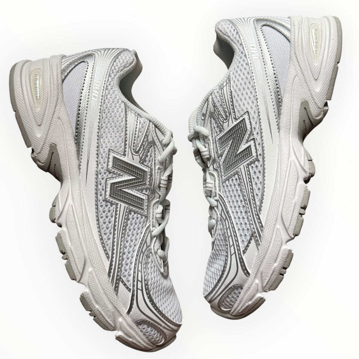 New Balance 740 “White Silver Metallic”