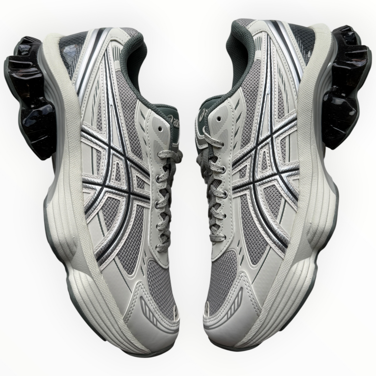 ASICS GEL-KINETIC FLUENT “Seal Grey Pure Silver”