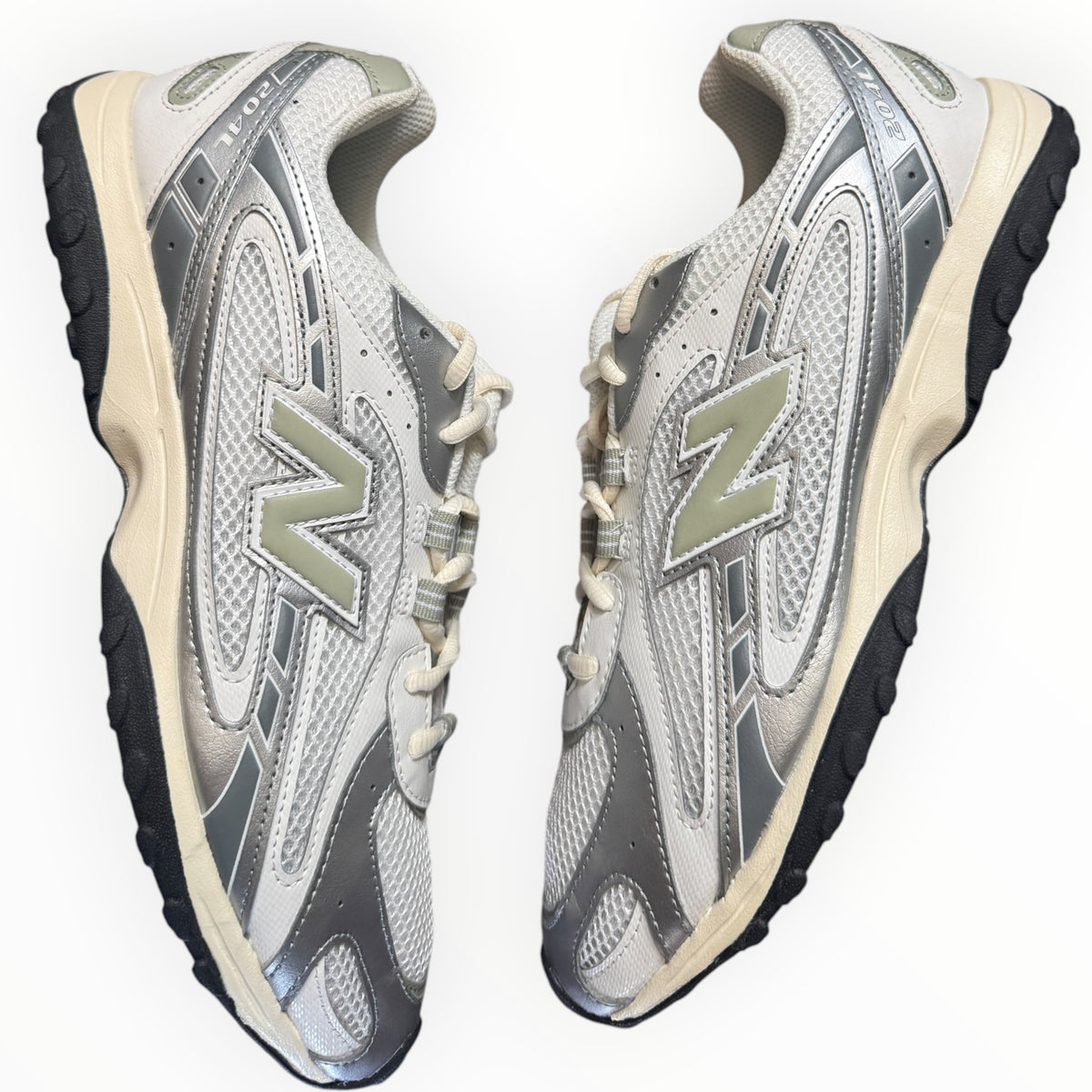 New Balance 204L “Silver Metallic Sage Green”