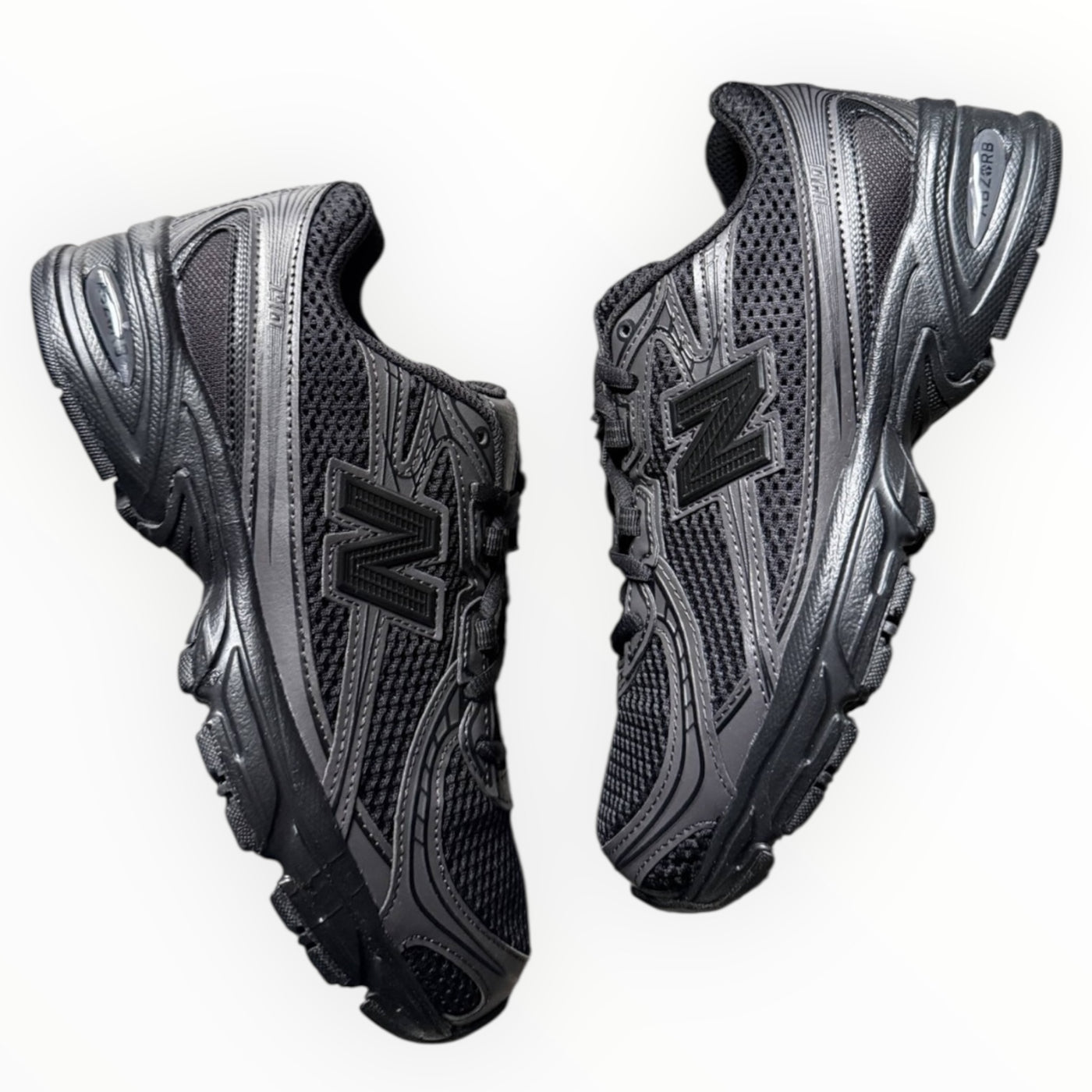 New Balance 740 "Black"