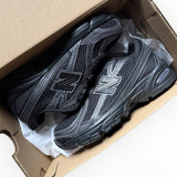New Balance 740 "Black"