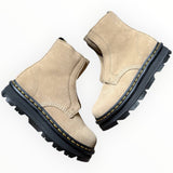 Dr. Martens Zebzag Boot “Tan Suede”